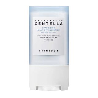SKIN 1004. Madagascar Centella Hyalu-Cica Silky-Fit Sun Stick Mini 7g